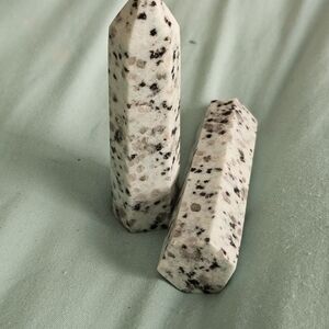 Real Natural crystal stones tower